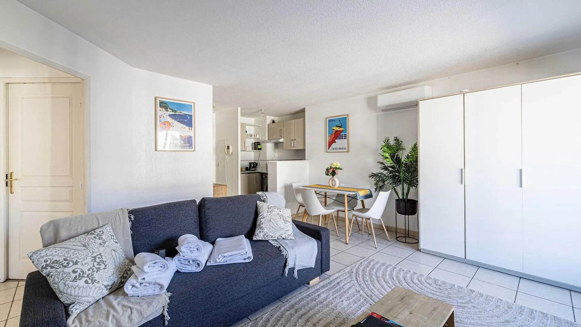 Bright One Bedroom Apt With Parking And Terrace Cannes France