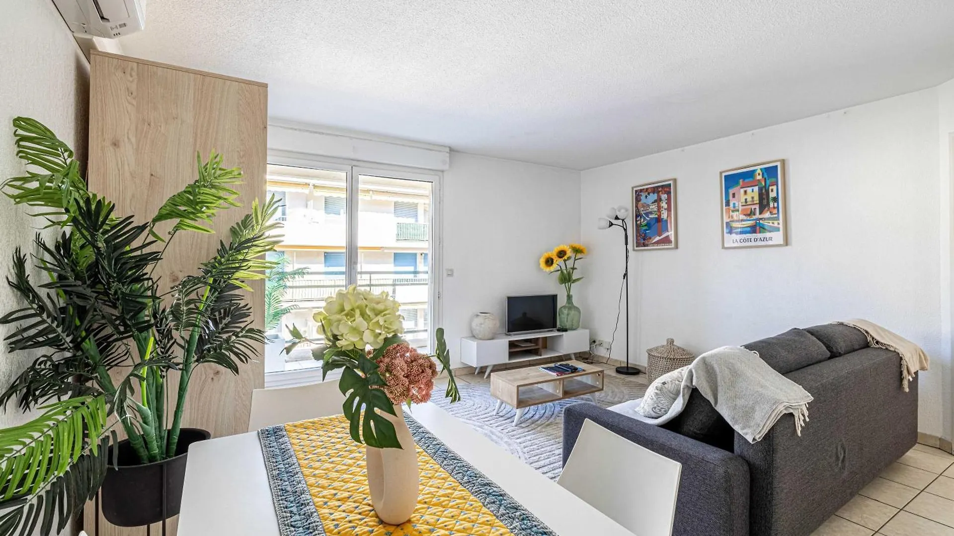 Bright One Bedroom Apt With Parking And Terrace Cannes