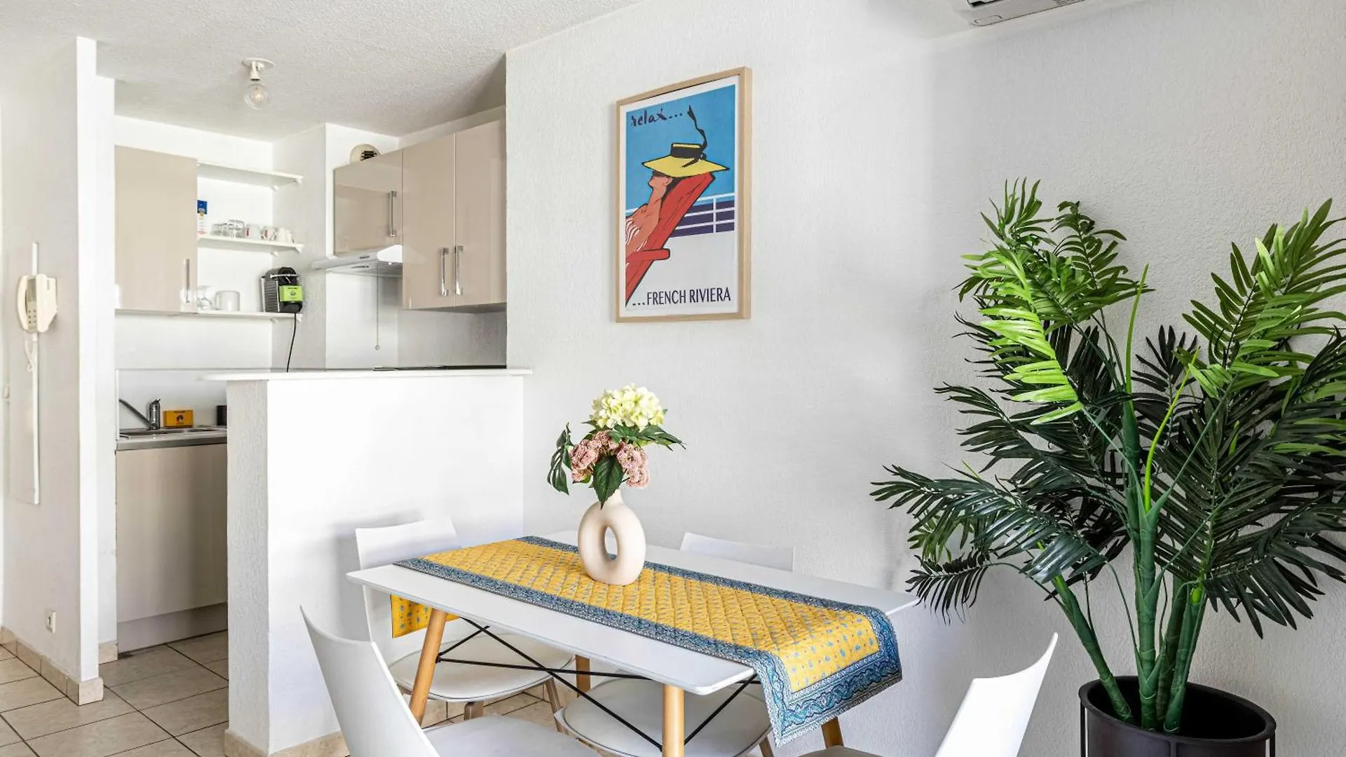 Bright One Bedroom Apt With Parking And Terrace 戛纳
