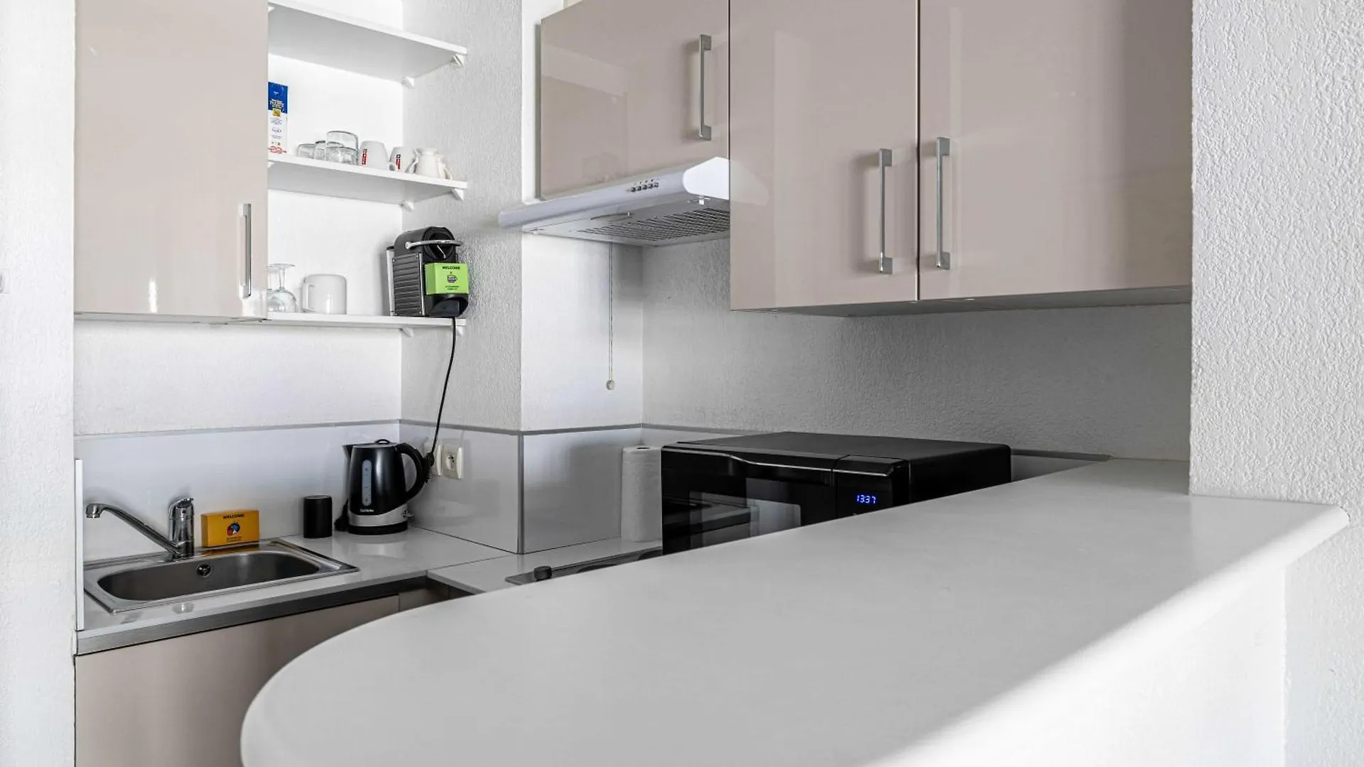 Bright One Bedroom Apt With Parking And Terrace 戛纳 0*,